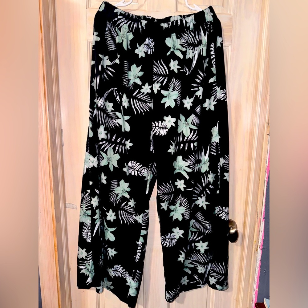 Tropical pants XL. Stretchy not tight and flowy.